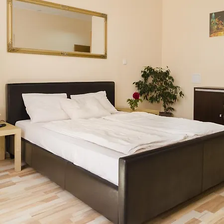- Kartuska Hostal